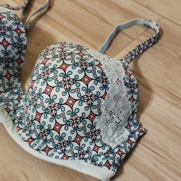 3/$20 Body By Victoria's Secret Demi Bra Size 34DD - Picture 2 of 4